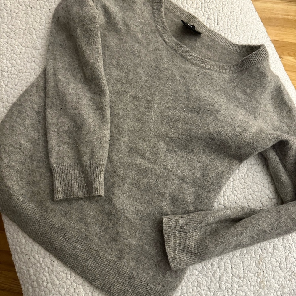 Nicole by Nicole Miller Cashmere sweater